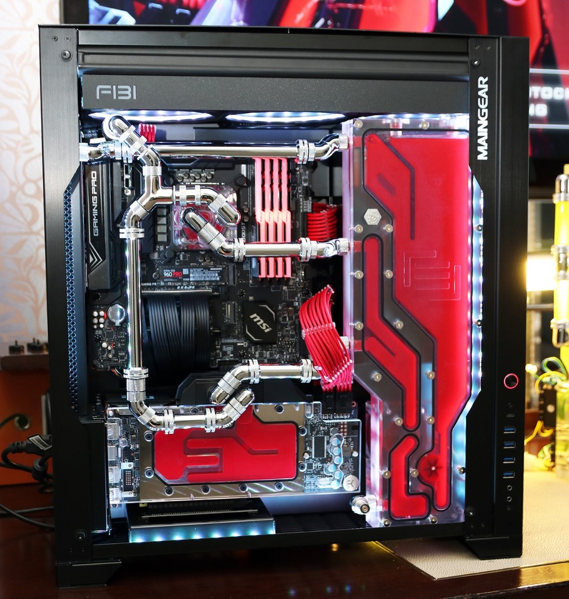 MAINGEAR F131 Gaming PC With Killer APEX Cooling System Hands-On At CES 2018