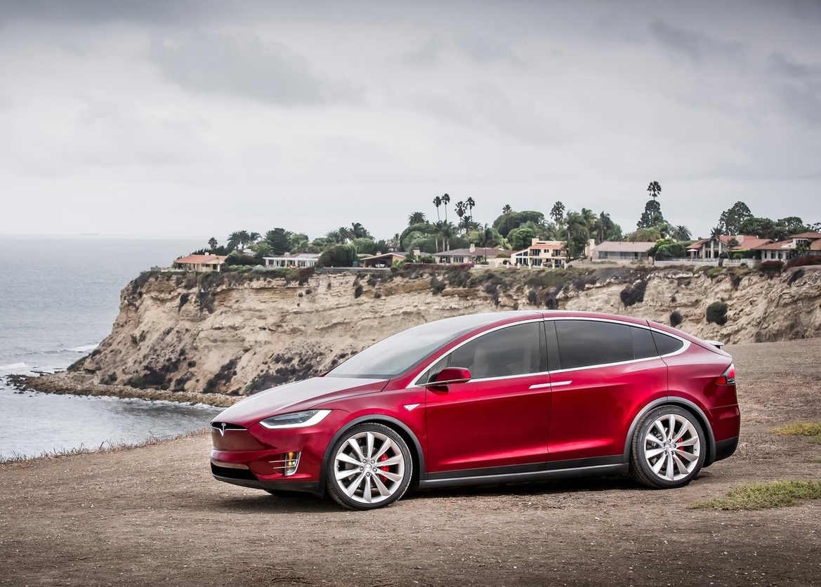 Tesla Blames Inattentive Model X Driver For Fatal Autopilot Crash Involving Highway Barrier