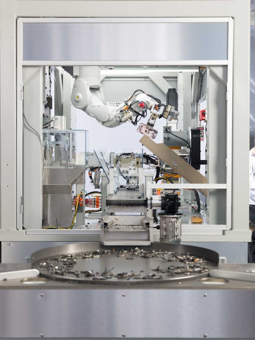 Apple Reveals 'Daisy' iPhone Recycling Robot Ahead Of Earth Day