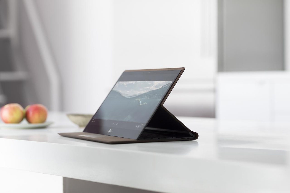 HP Spectre Folio Redefines Premium 2-in-1 Convertibles With Amber Lake CPUs And Gigabit LTE