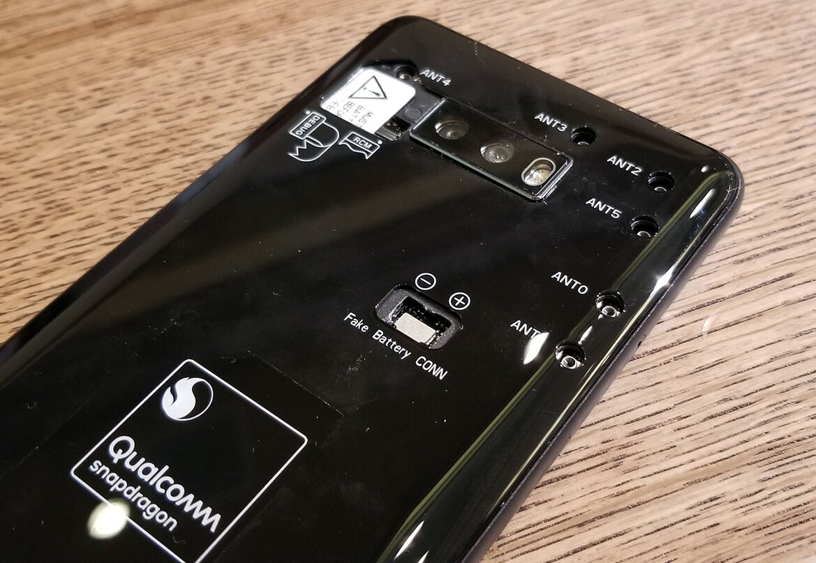 Checking Out Qualcomm 5G Snapdragon 855 Smartphone Prototypes
