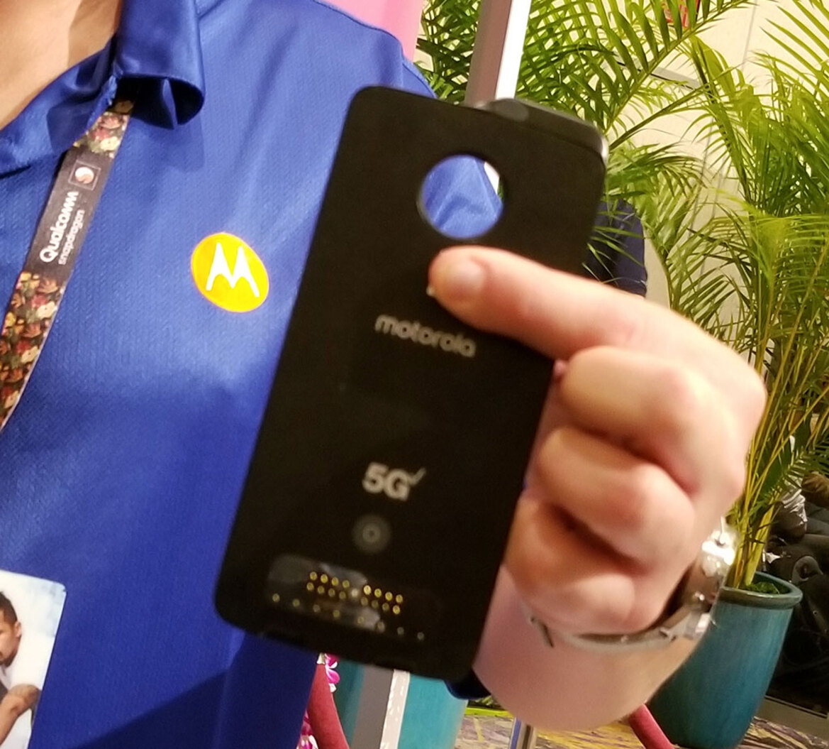 Checking Out Qualcomm 5G Snapdragon 855 Smartphone Prototypes