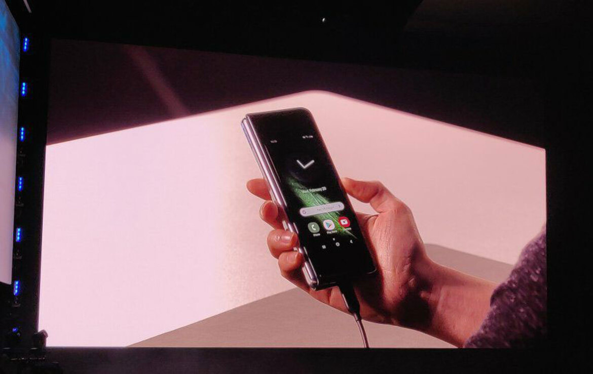 Samsung Galaxy Fold Flexes Six Cameras And Two Batteries