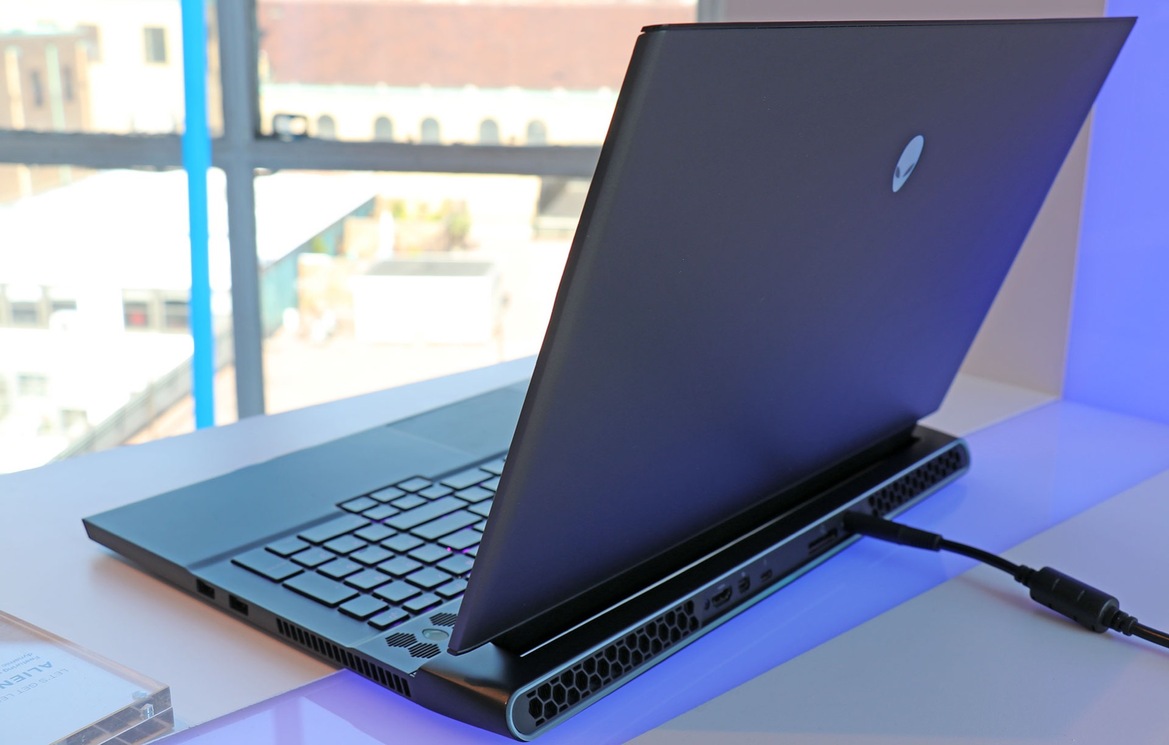Hands-On New Alienware m15 And m17 Gaming Laptops With 9th Gen Intel Core, OLED Panels, Sweet Thin Designs