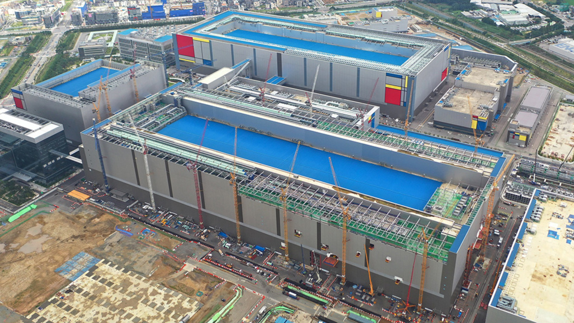 Samsung Is Mass Producing Fast 16Gb LPDDR5 For A New Generation Of 5G Smartphones