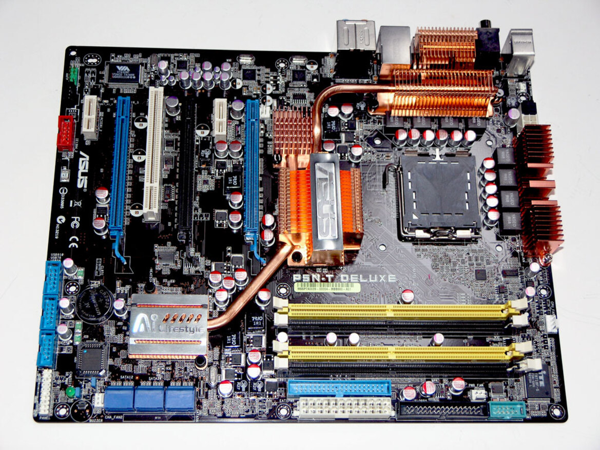Asus NV 780i Motherboard Sneak Peek - 3-Way SLI