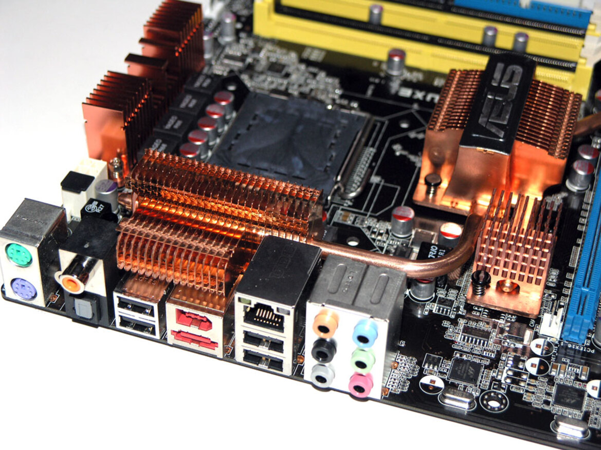 Asus NV 780i Motherboard Sneak Peek - 3-Way SLI