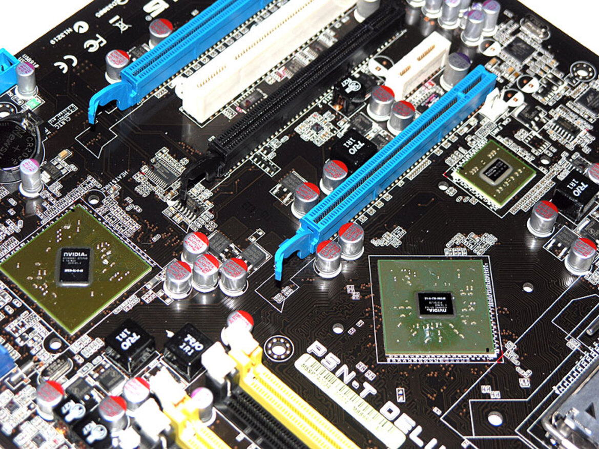 Asus NV 780i Motherboard Sneak Peek - 3-Way SLI