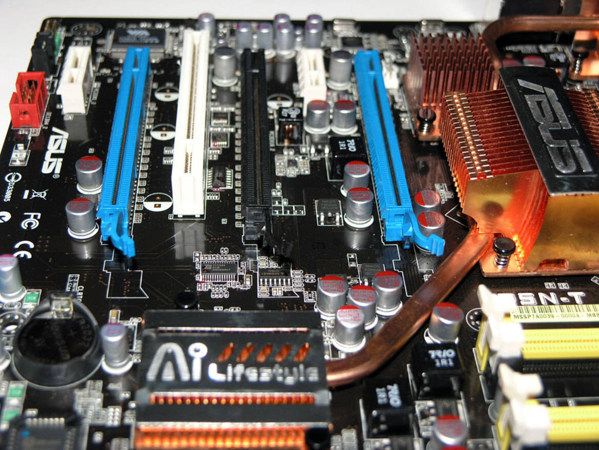 Asus NV 780i Motherboard Sneak Peek - 3-Way SLI
