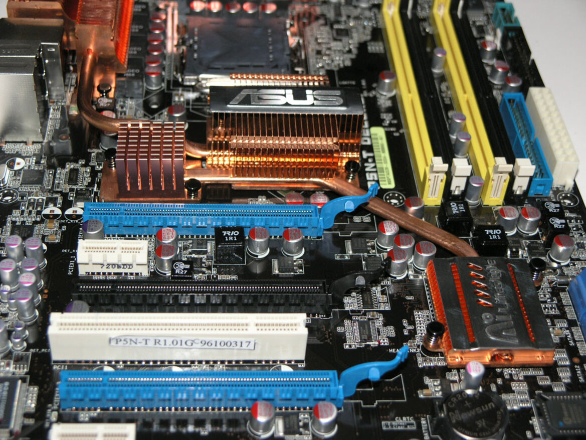 Asus NV 780i Motherboard Sneak Peek - 3-Way SLI