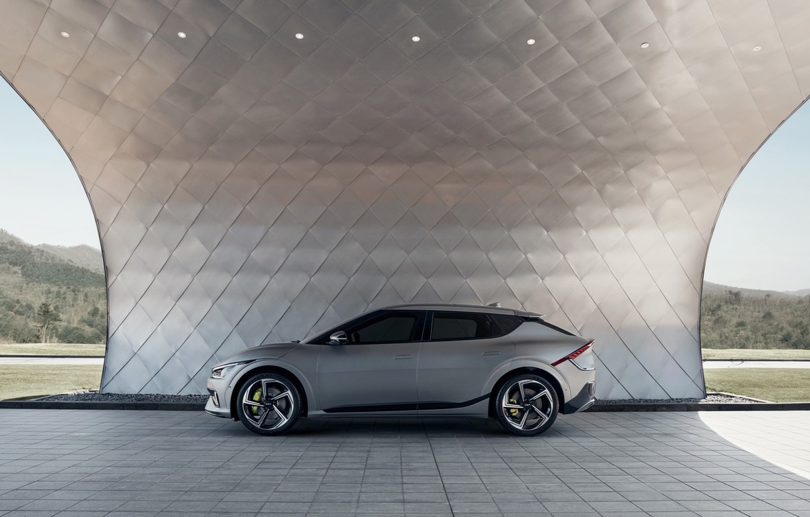 Kia's Stylish EV6 GT Electric Car Shocks With 577 Horsepower, Goes 0-60 MPH In 3.5 Seconds
