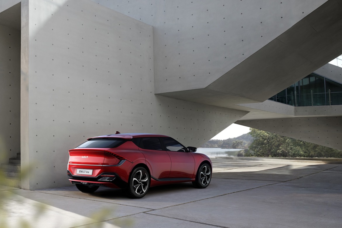 Kia's Stylish EV6 GT Electric Car Shocks With 577 Horsepower, Goes 0-60 MPH In 3.5 Seconds