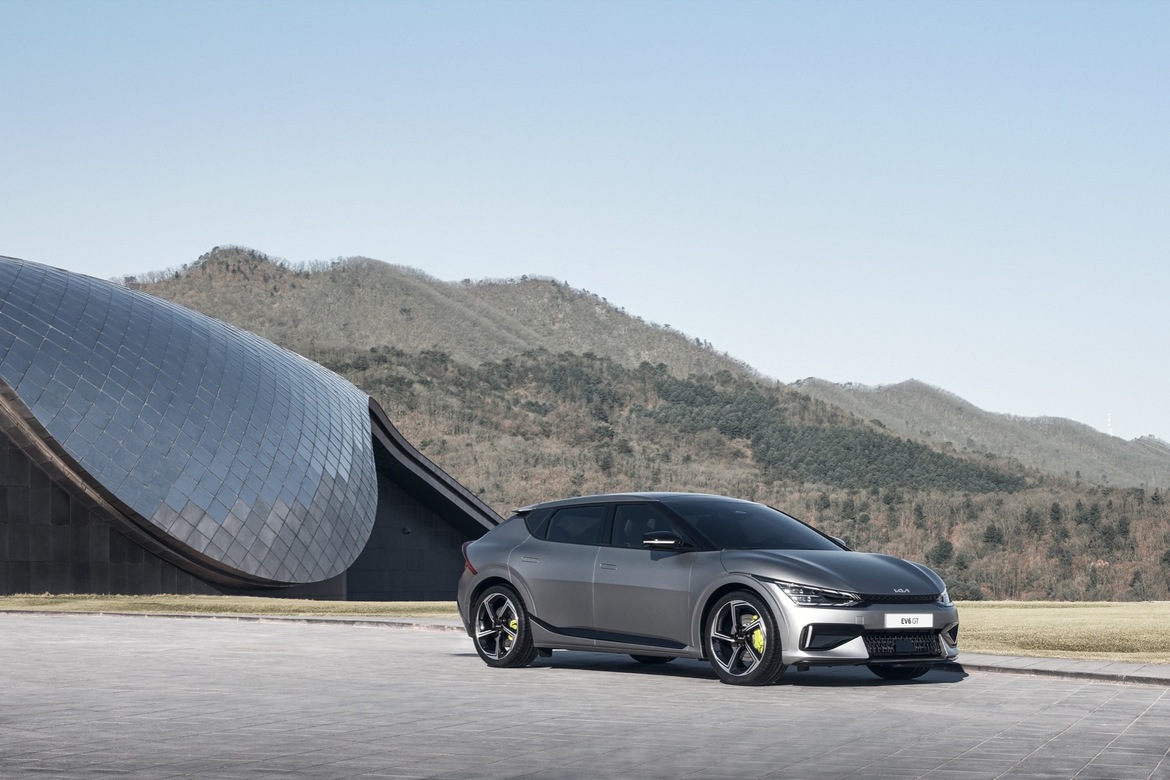 Kia's Stylish EV6 GT Electric Car Shocks With 577 Horsepower, Goes 0-60 MPH In 3.5 Seconds