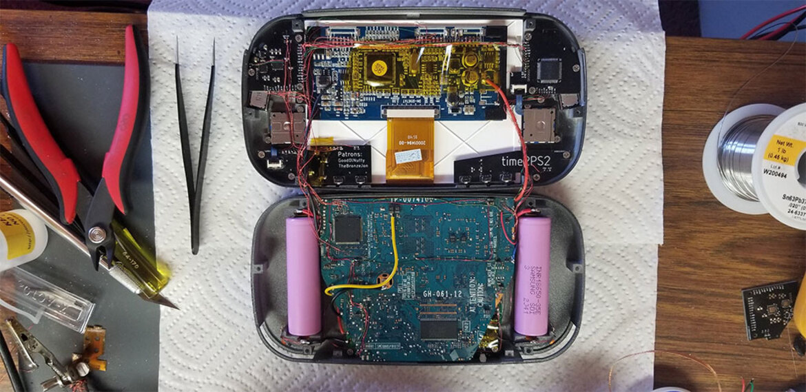 Modder Creates A PlayStation 2 Handheld Masterpiece For Retro Gaming Glory