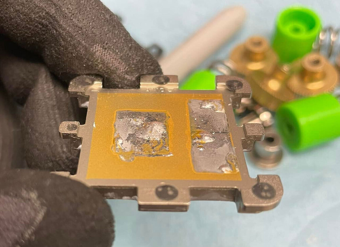 AMD Zen 4 CPU Gets Delidded Exposing A Curious Design Detail