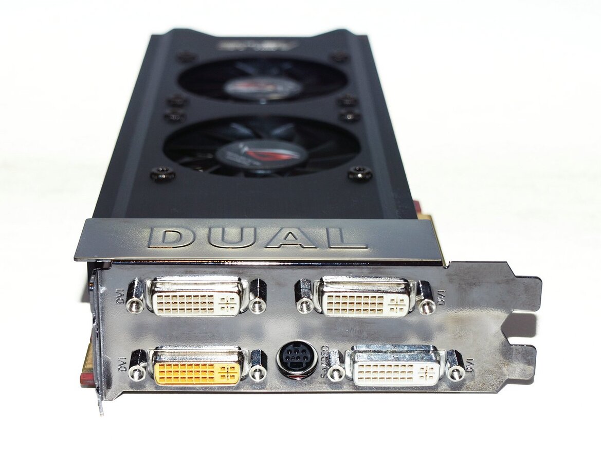 Asus EAH3870 X2 1GB TOP Sneak Peek