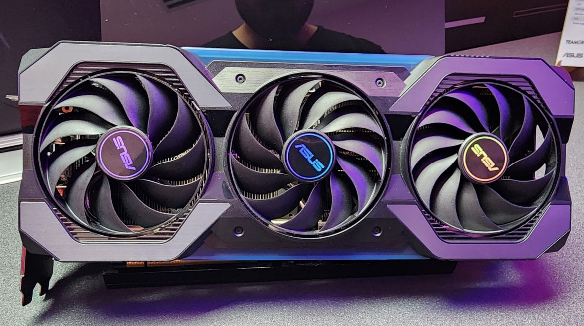 ASUS Built A GeForce RTX 4070 Concept Card That Doesn't Use Any Power Cables