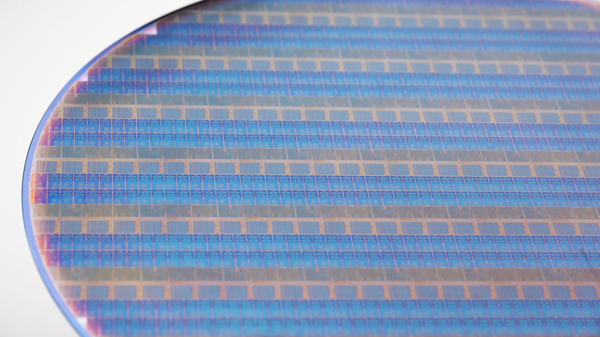 Intel Shows Off Bottleneck-Busting PowerVia Tech, On Schedule For 2024 Arrival