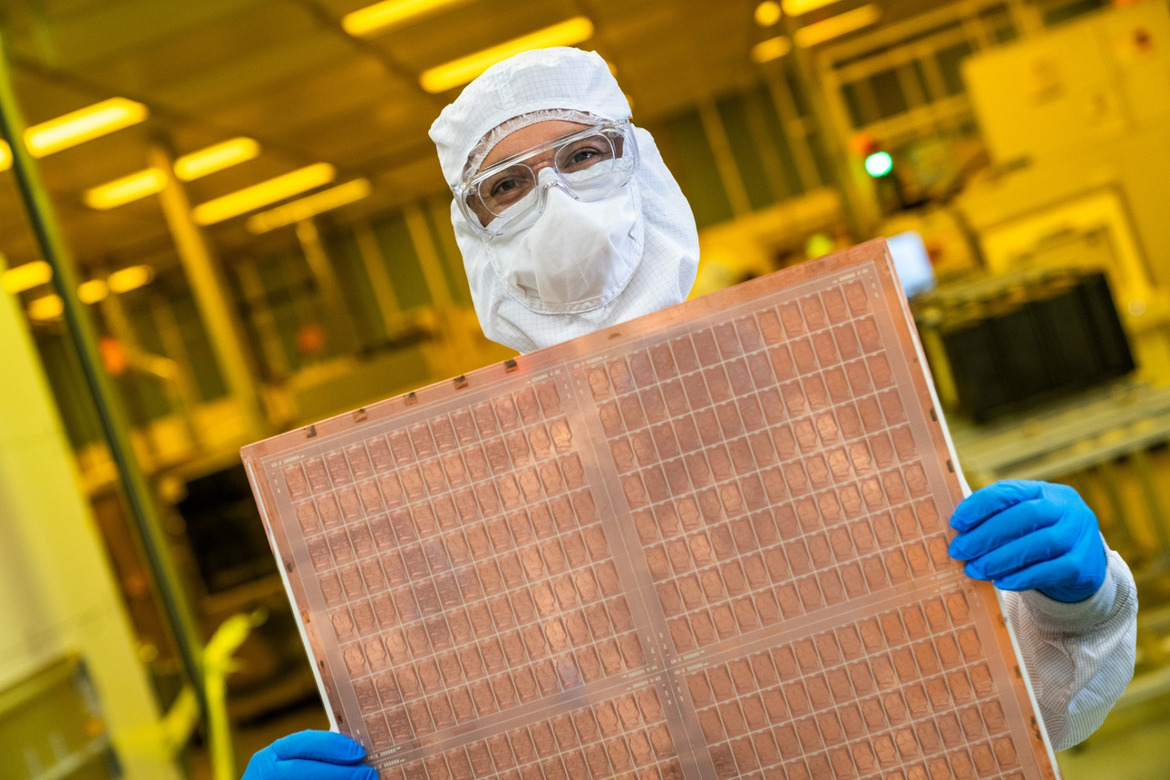 Intel To Use Glass Substrates To Enable 10x Interconnect Density For Multi-Die Processors