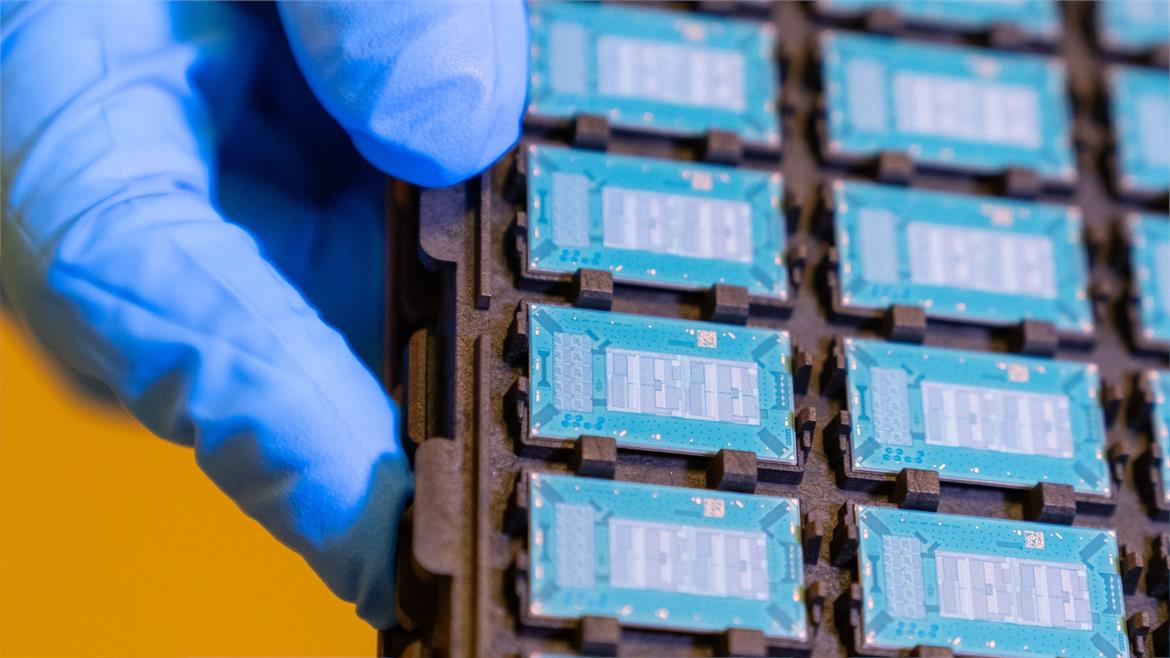 Intel To Use Glass Substrates To Enable 10x Interconnect Density For Multi-Die Processors
