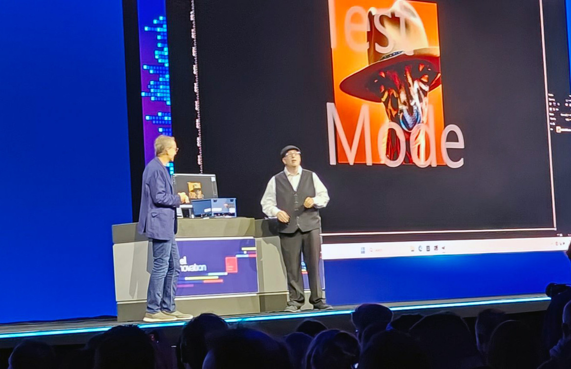 Intel Demos Lunar Lake Live On Stage At Innovation '23 Conference