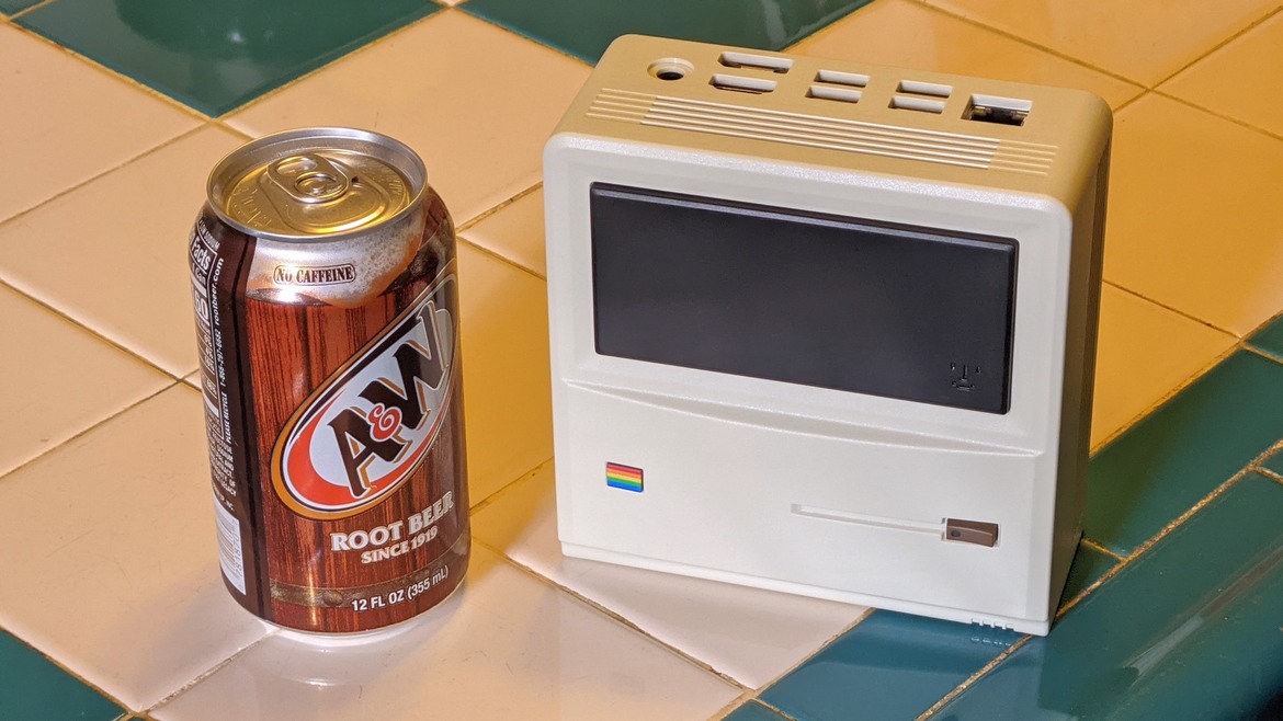 Ayaneo's Macintosh Style Retro Mini PC AM01 Is Here, Hands-On