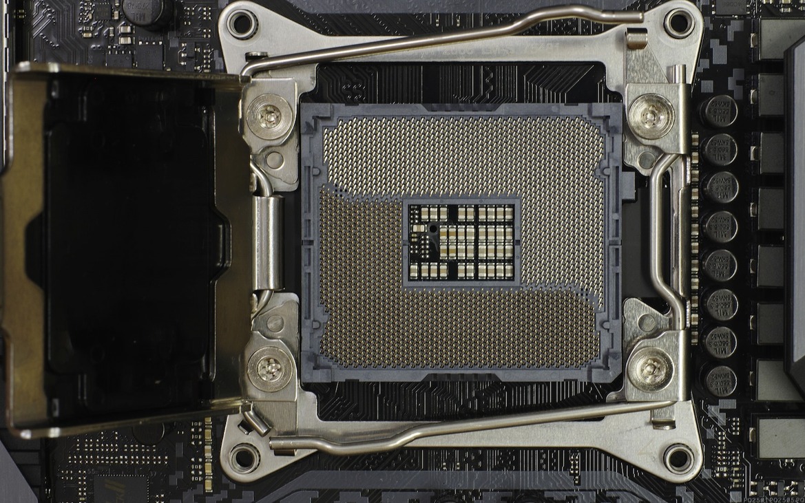 Size Matters: AMD Strix Halo Leak Flexes LGA1700-Sized BGA Package For Mobile