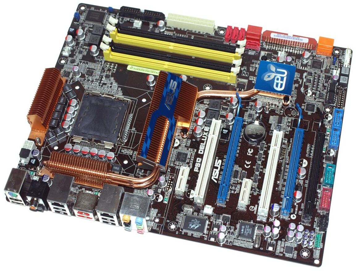 Asus P45-Based P5Q Deluxe Sneak Peek