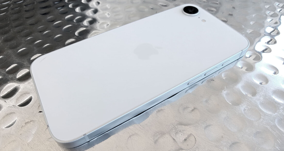 iPhone 16e Vs Android Phone Benchmark Showdown: Testing Apple's Mettle