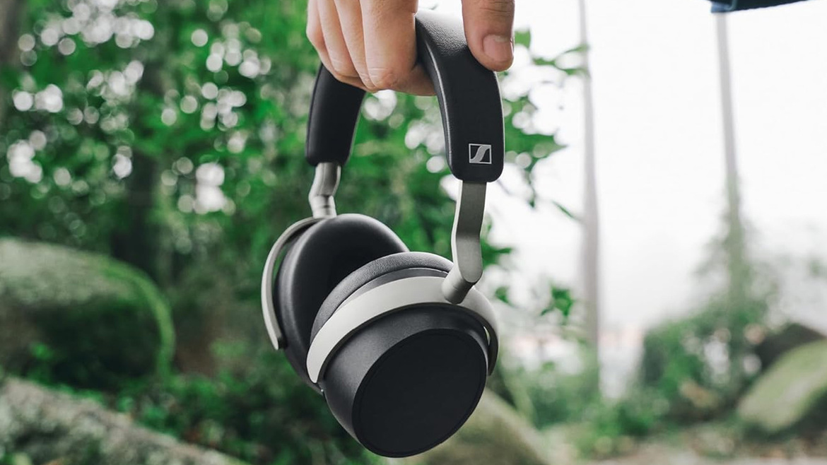 HotHardware Staff Picks: Ho-Ho-Hot Tech Gifts Everyone Will Love