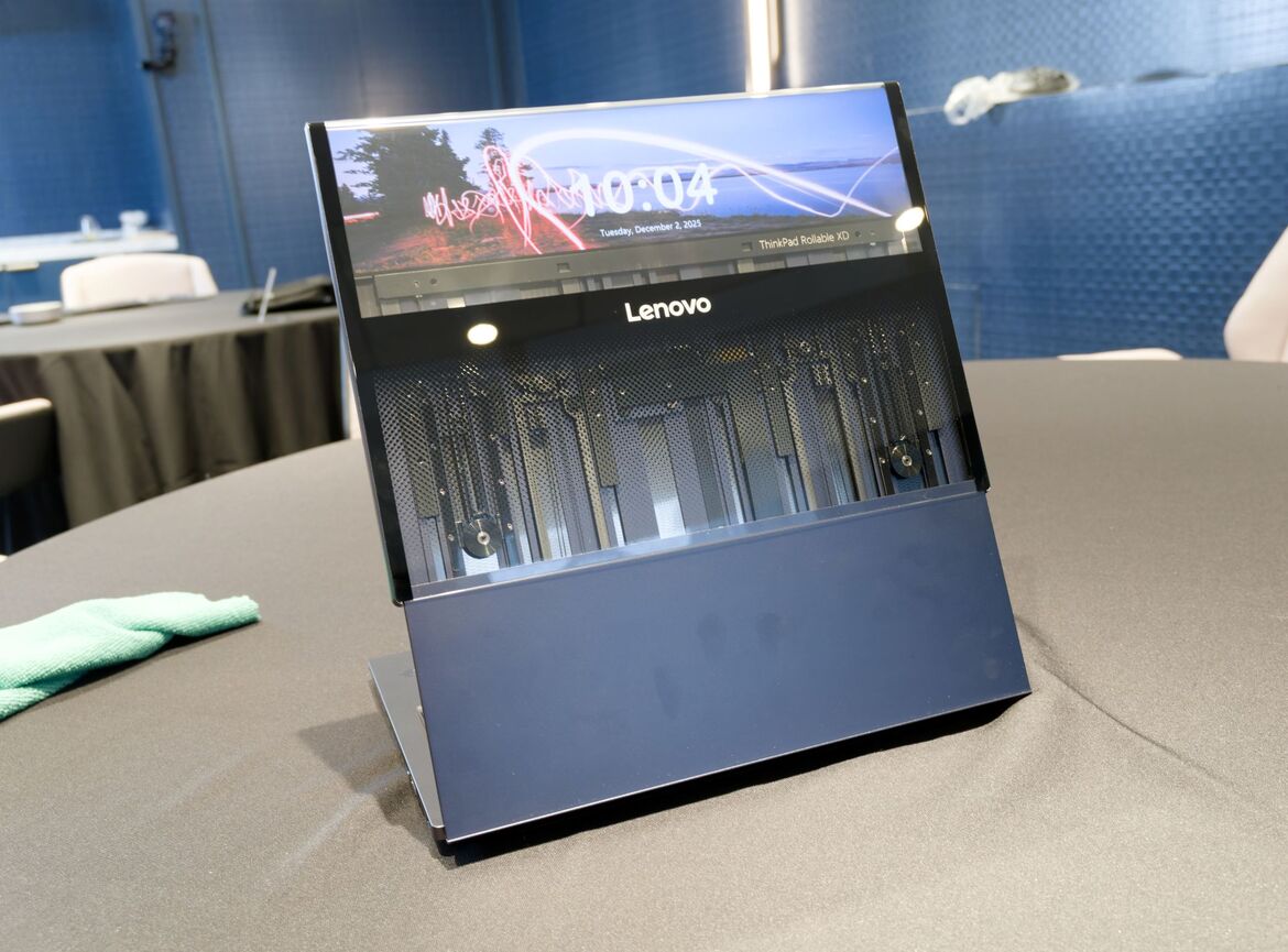 The Screen That Grows: Hands-on With the Lenovo ThinkPad XD Rollable Concept