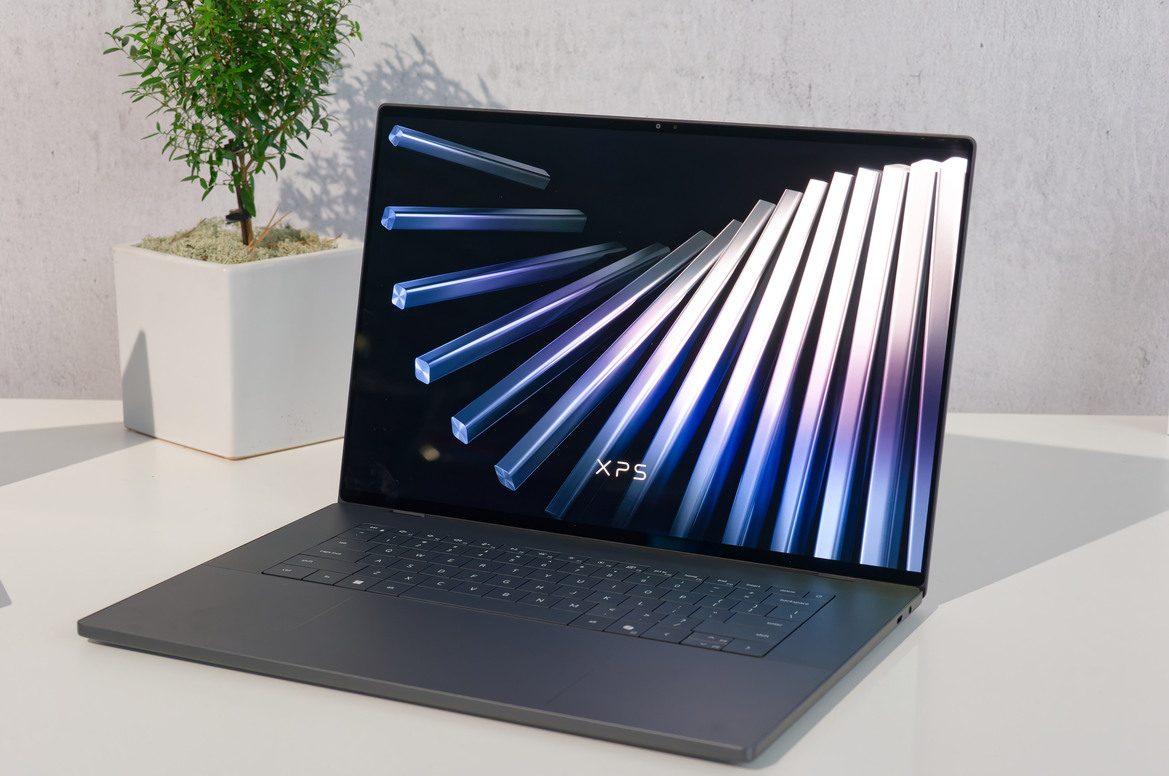 Dell Brings Back XPS Laptops: We’re Hands-On With The CES Comeback