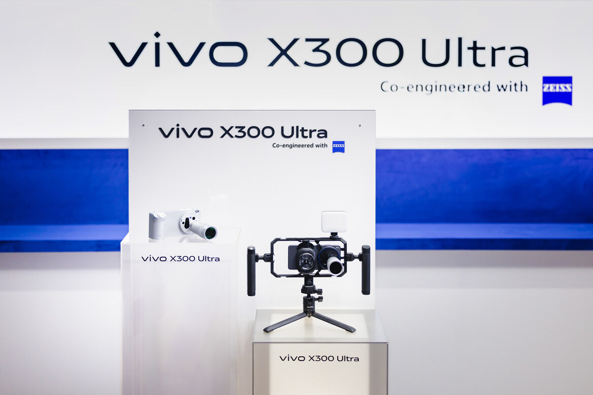Vivo X300 Ultra Debuts With Mind-Blowing 400mm Zeiss Extender And 200MP Sensor