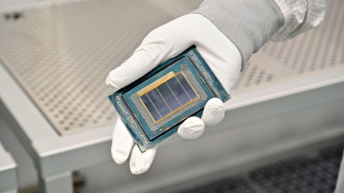 Intel 18A Xeon 6+ Clearwater Forest CPUs Debut With Up To 288 Cores At MWC 2026