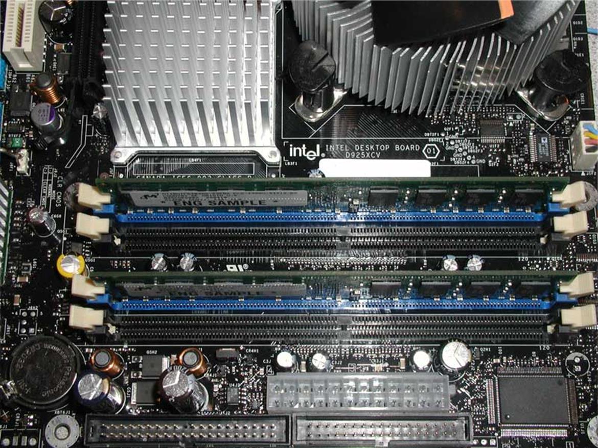 Intel i925X and i915G Architecture, Pentium 4 560 and 3.4GHz EE - The LGA775 Debut