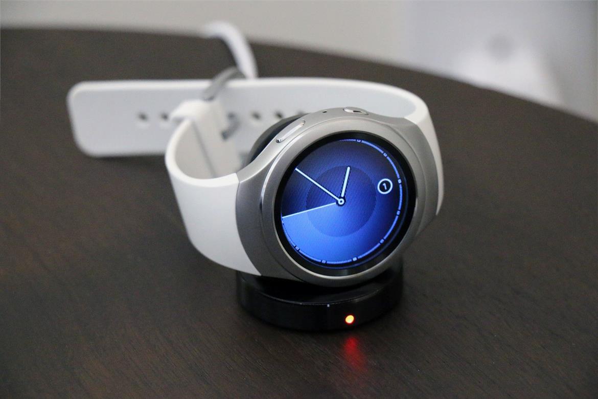 Hands On With The Samsung Gear S2 And Gear S2 Classic Smartwatches